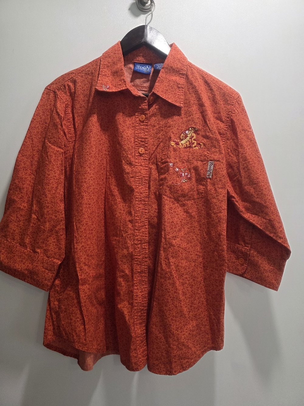 Winnie the Pooh Shirt Womens Large Floral Embroidered Button Up Vintage Tigger